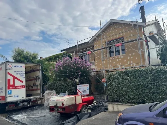 Isolation thermique par l'extérieur et ravalement de façade à Toulouse par artisan RGE